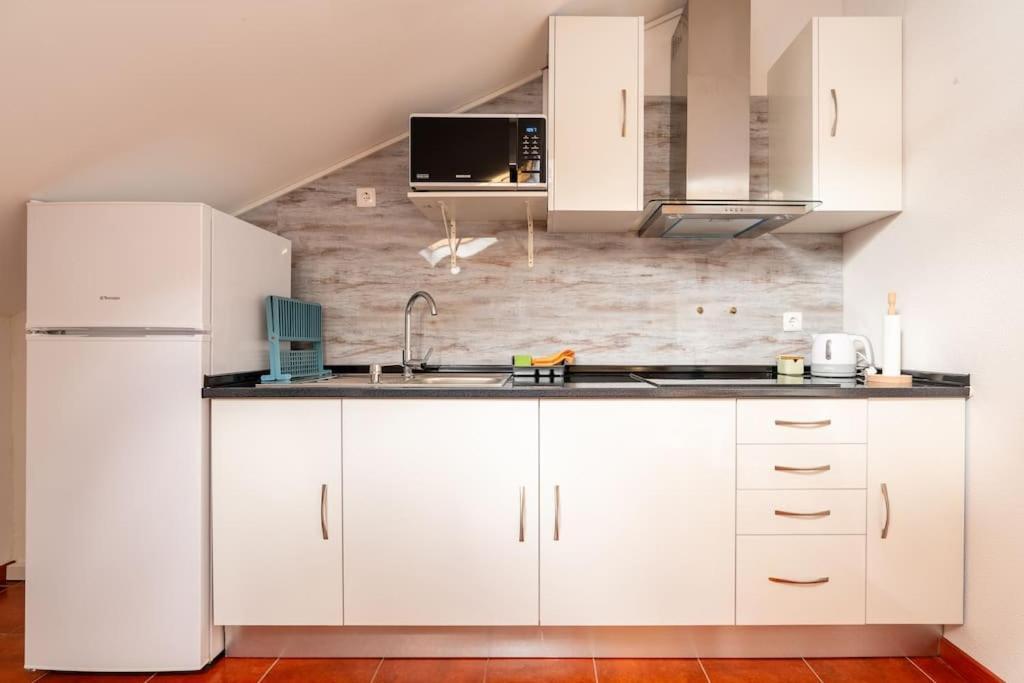 Ribeiro'S House, New Apartment With Amazing Sunsets อาร์โกดากาเลียตา ภายนอก รูปภาพ